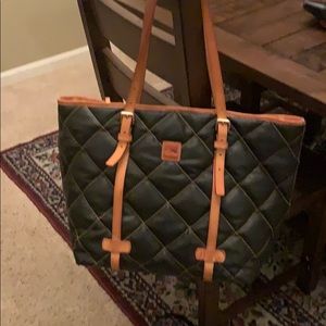 Dooney & Bourke black quilted shopper